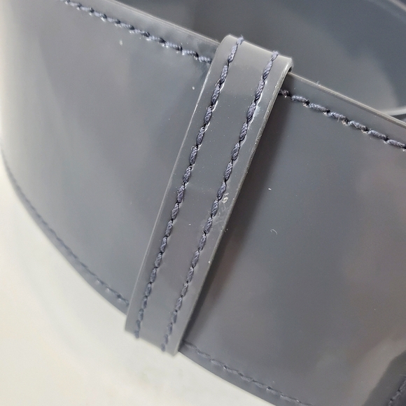 NEW BOTTEGA VENETA High Waisted Shine Triangle Leather Gray Trench Belt Sz Small - Picture 15 of 16